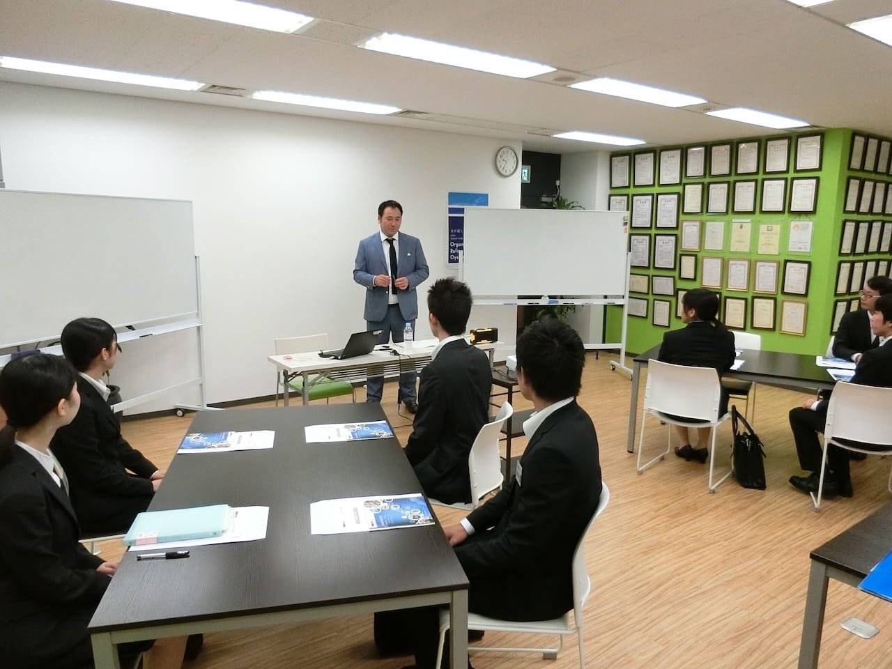 企業訪問の様子